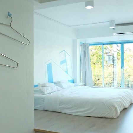 A Dude Mini Hostel (Adults Only) Чиангмай Экстерьер фото