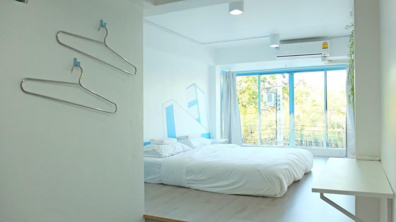 A Dude Mini Hostel (Adults Only) Чиангмай Экстерьер фото