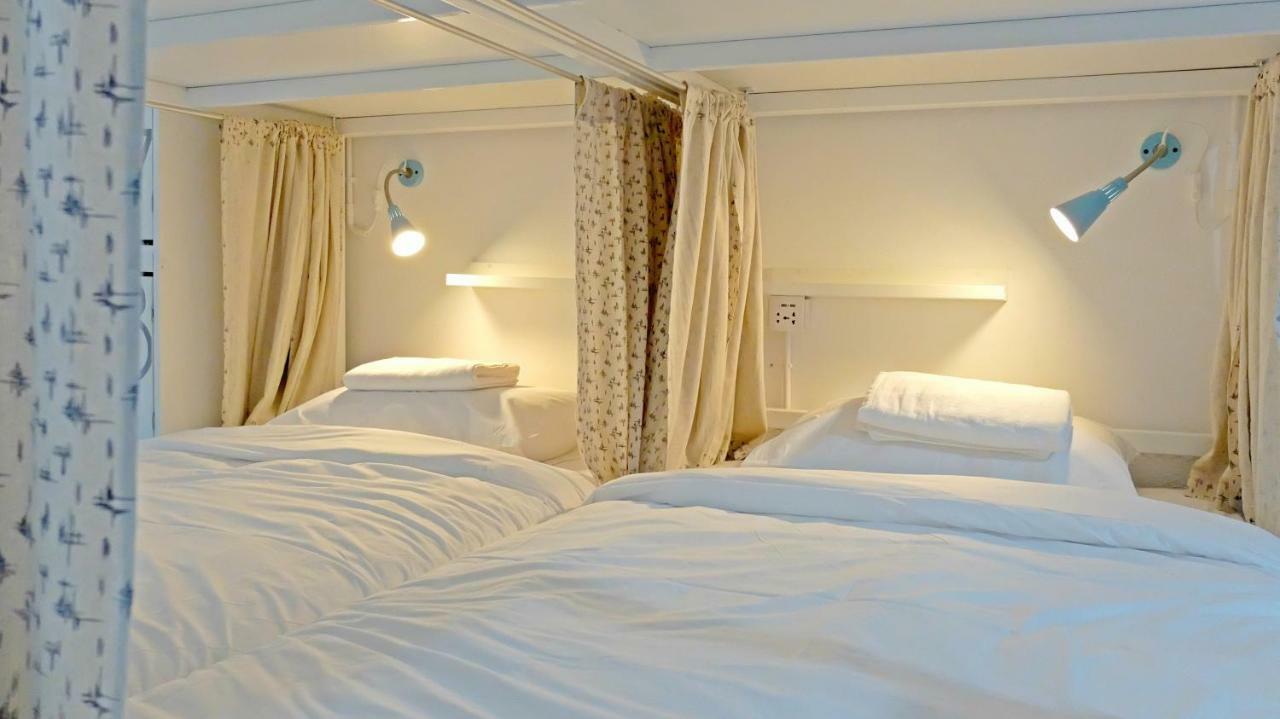 A Dude Mini Hostel (Adults Only) Чиангмай Экстерьер фото