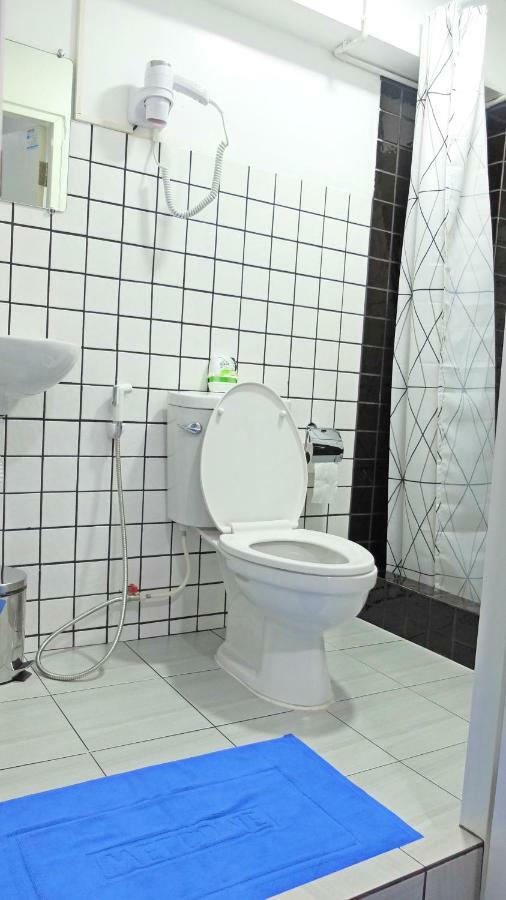 A Dude Mini Hostel (Adults Only) Чиангмай Экстерьер фото