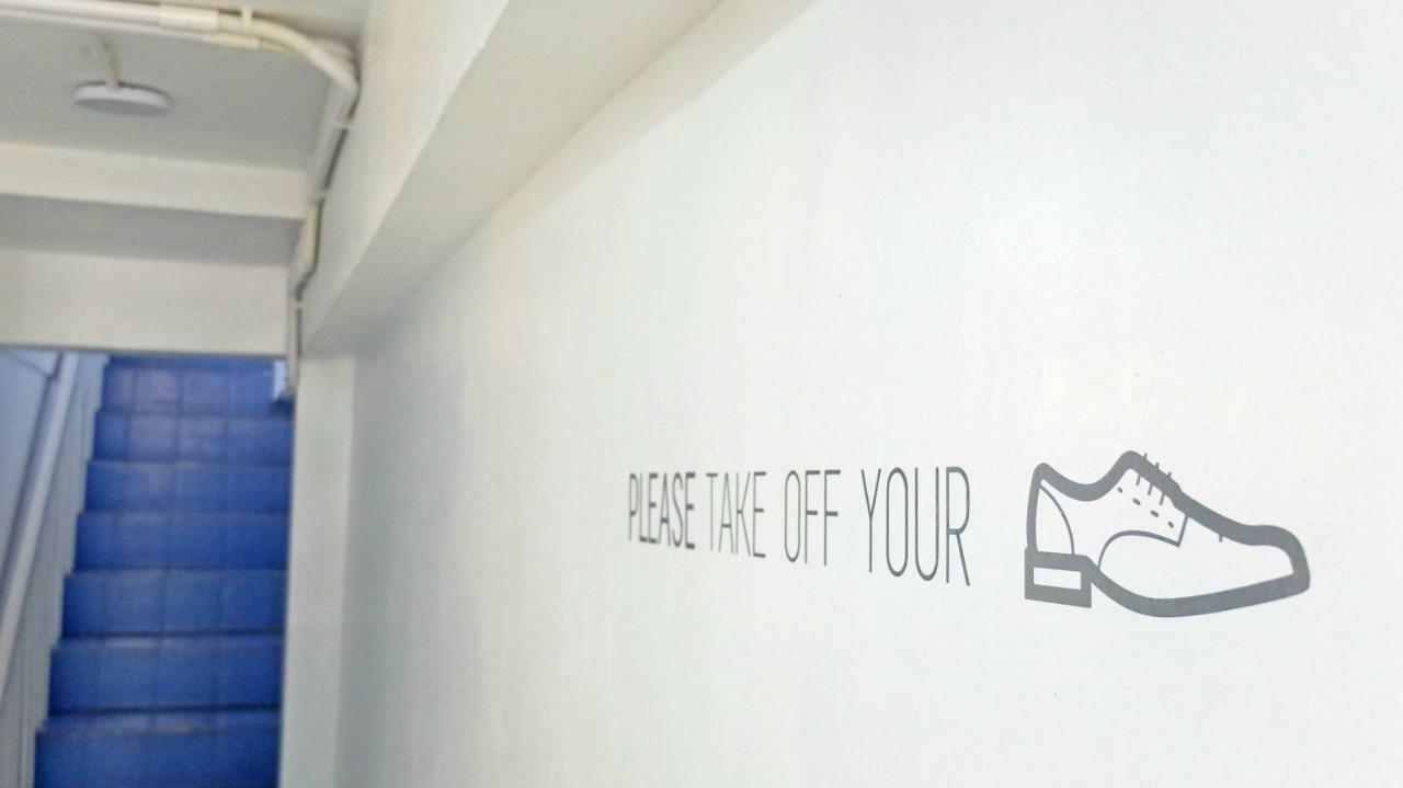 A Dude Mini Hostel (Adults Only) Чиангмай Экстерьер фото