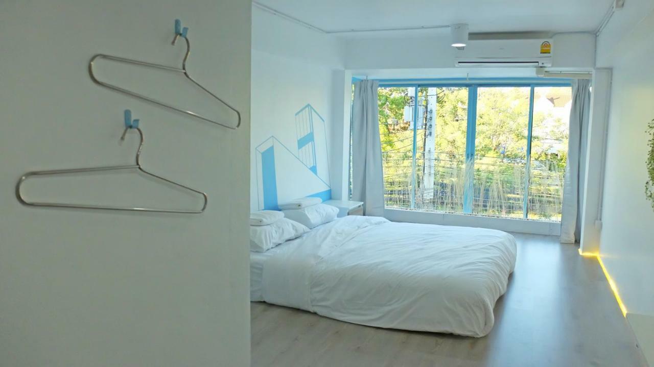 A Dude Mini Hostel (Adults Only) Чиангмай Экстерьер фото