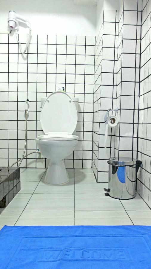 A Dude Mini Hostel (Adults Only) Чиангмай Экстерьер фото