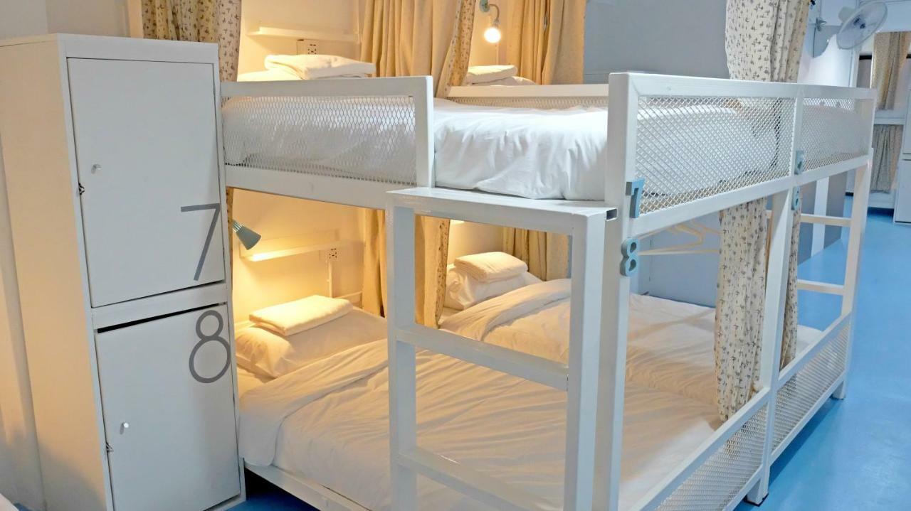 A Dude Mini Hostel (Adults Only) Чиангмай Экстерьер фото