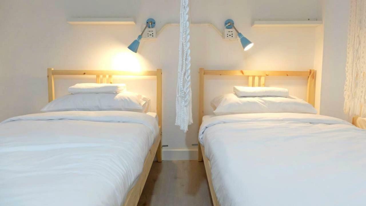 A Dude Mini Hostel (Adults Only) Чиангмай Экстерьер фото