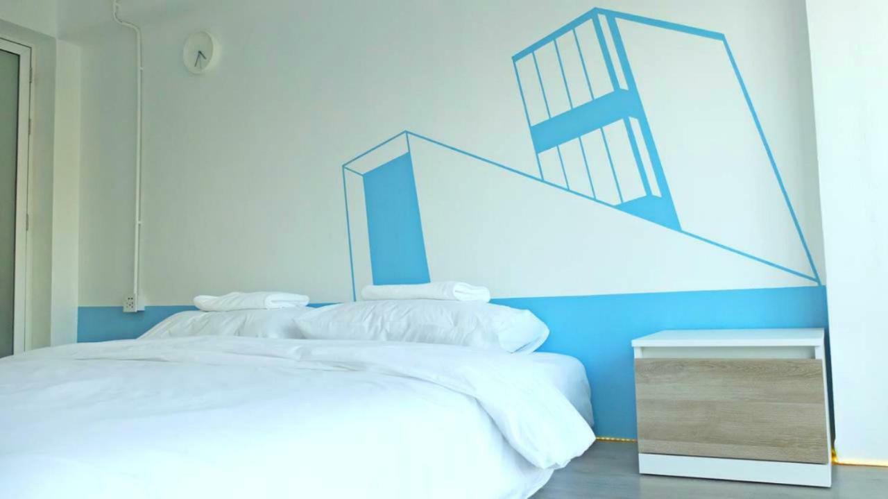 A Dude Mini Hostel (Adults Only) Чиангмай Экстерьер фото