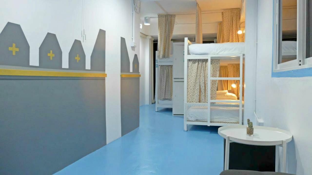 A Dude Mini Hostel (Adults Only) Чиангмай Экстерьер фото