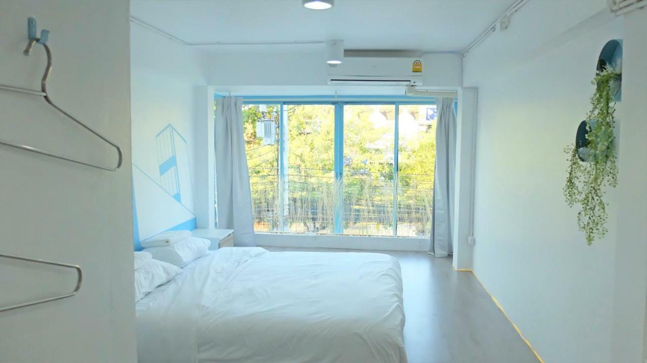 A Dude Mini Hostel (Adults Only) Чиангмай Экстерьер фото