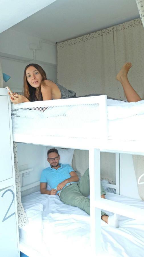 A Dude Mini Hostel (Adults Only) Чиангмай Экстерьер фото