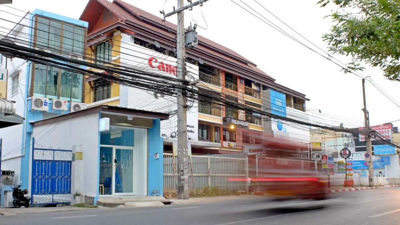 A Dude Mini Hostel (Adults Only) Чиангмай Экстерьер фото